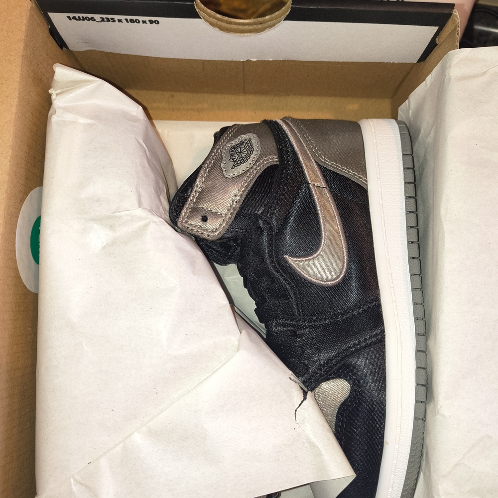 Jordan 1 Retro High OG in Black and Medium Grey 12c